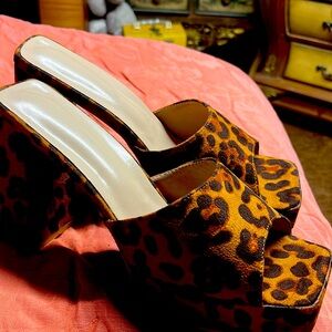 Beautiful animals print,sandals
